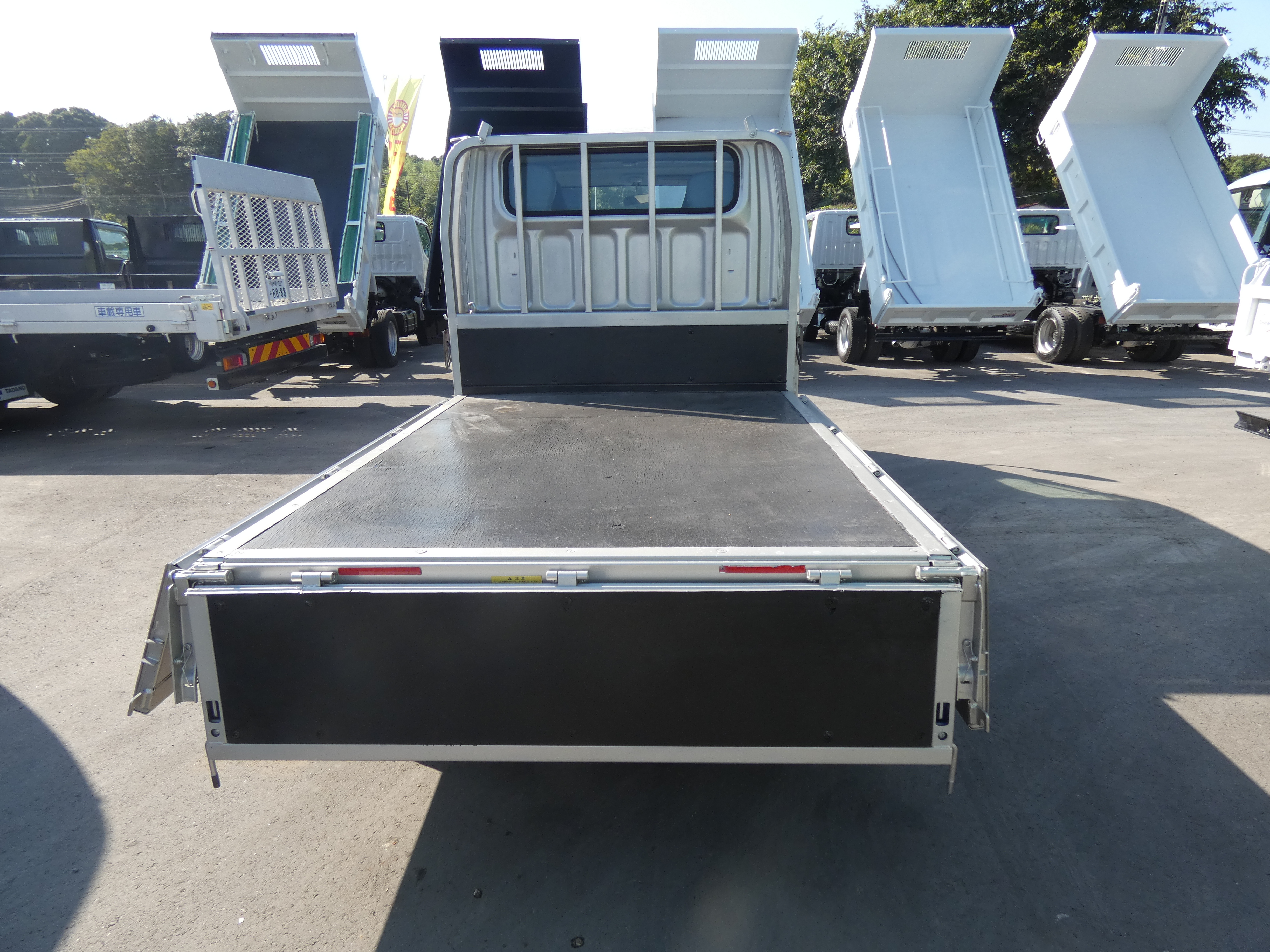 キャンター　Wキャブ　250826|中古トラックの販売・買取・査定のアイナビ