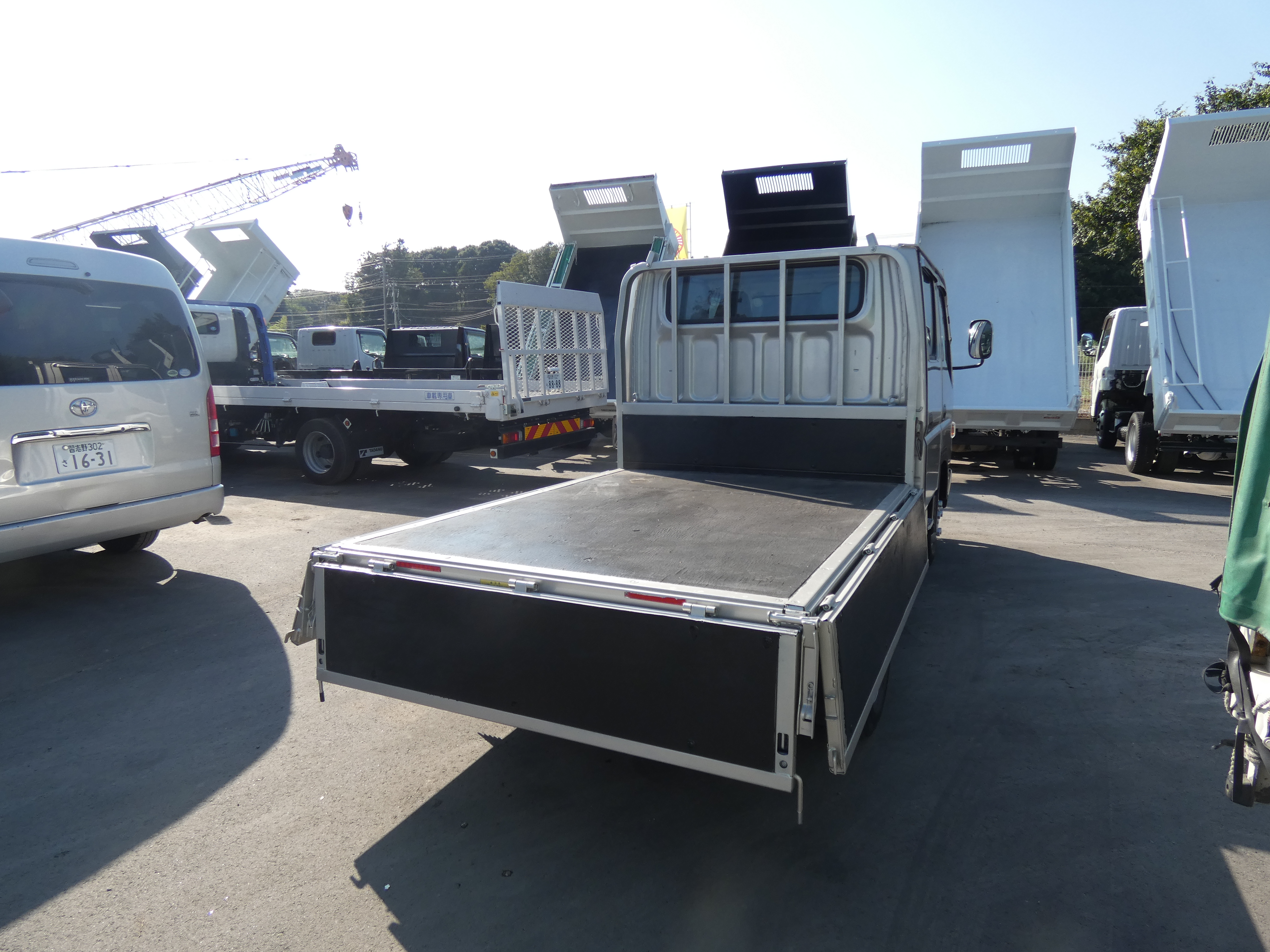 キャンター　Wキャブ　250826|中古トラックの販売・買取・査定のアイナビ