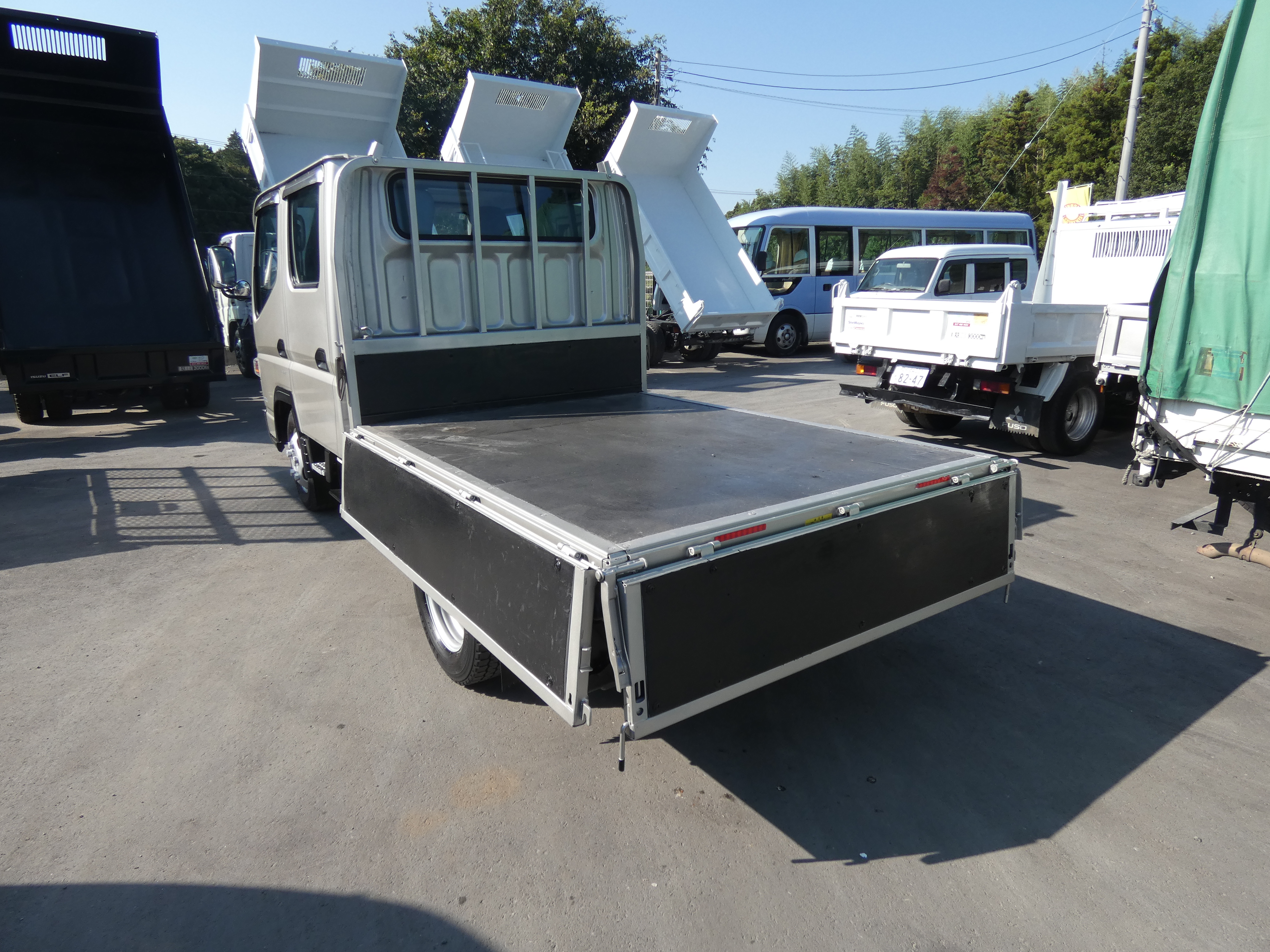 キャンター　Wキャブ　250826|中古トラックの販売・買取・査定のアイナビ