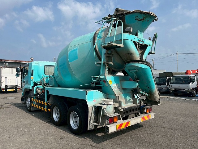 増トン車★3軸2デフ★11トン積載★KYB製・8.9立米★ワンオーナー|中古トラックの販売・買取・査定のアイナビ