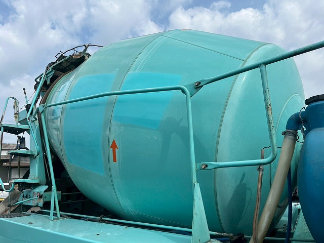 増トン車★3軸2デフ★11トン積載★KYB製・8.9立米★ワンオーナー|中古トラックの販売・買取・査定のアイナビ