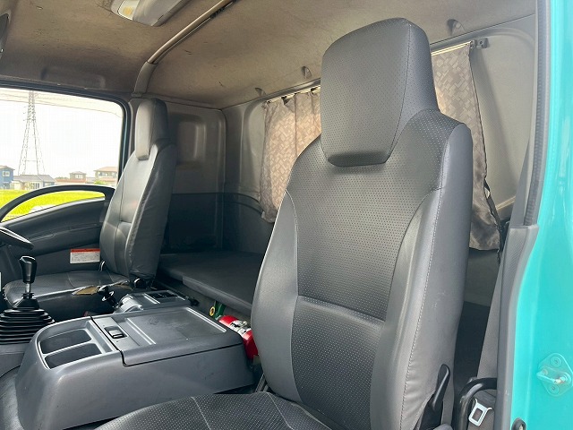 増トン車★3軸2デフ★11トン積載★KYB製・8.9立米★ワンオーナー|中古トラックの販売・買取・査定のアイナビ