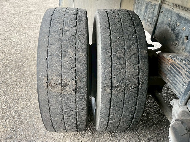 増トン車★3軸2デフ★11トン積載★KYB製・8.9立米★ワンオーナー|中古トラックの販売・買取・査定のアイナビ