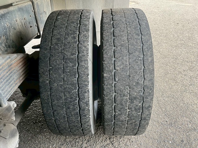 増トン車★3軸2デフ★11トン積載★KYB製・8.9立米★ワンオーナー|中古トラックの販売・買取・査定のアイナビ