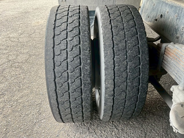 増トン車★3軸2デフ★11トン積載★KYB製・8.9立米★ワンオーナー|中古トラックの販売・買取・査定のアイナビ