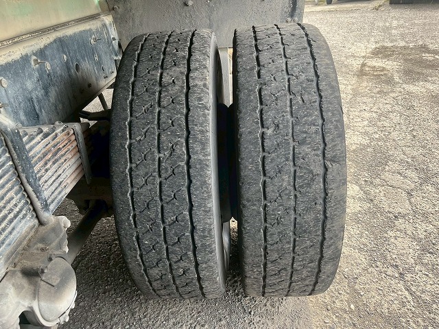 増トン車★3軸2デフ★11トン積載★KYB製・8.9立米★ワンオーナー|中古トラックの販売・買取・査定のアイナビ