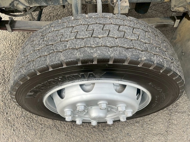 増トン車★3軸2デフ★11トン積載★KYB製・8.9立米★ワンオーナー|中古トラックの販売・買取・査定のアイナビ