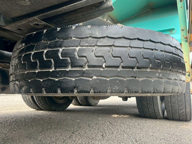 増トン車★3軸2デフ★11トン積載★KYB製・8.9立米★ワンオーナー|中古トラックの販売・買取・査定のアイナビ