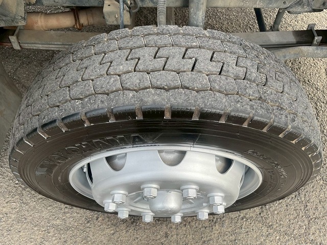 増トン車★3軸2デフ★11トン積載★KYB製・8.9立米★ワンオーナー|中古トラックの販売・買取・査定のアイナビ