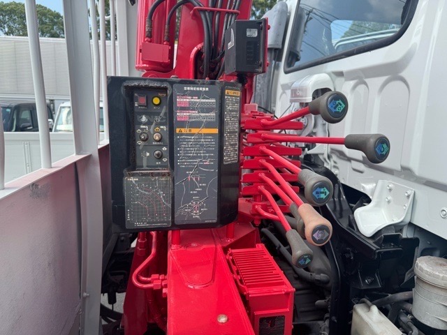 H18フォワード 2.9t3段クレーンラジコンフックイン|中古トラックの販売・買取・査定のアイナビ