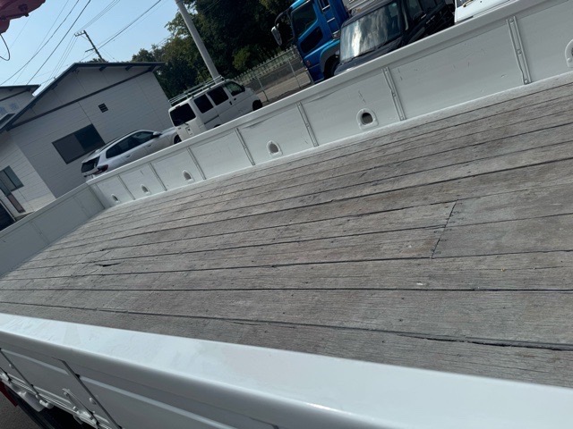 H18フォワード 2.9t3段クレーンラジコンフックイン|中古トラックの販売・買取・査定のアイナビ