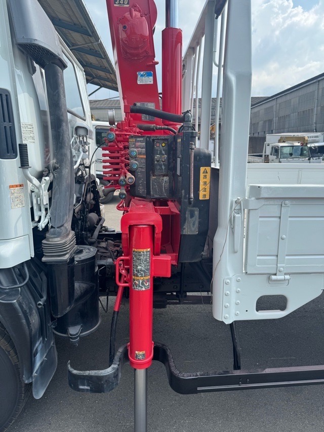 H18フォワード 2.9t3段クレーンラジコンフックイン|中古トラックの販売・買取・査定のアイナビ