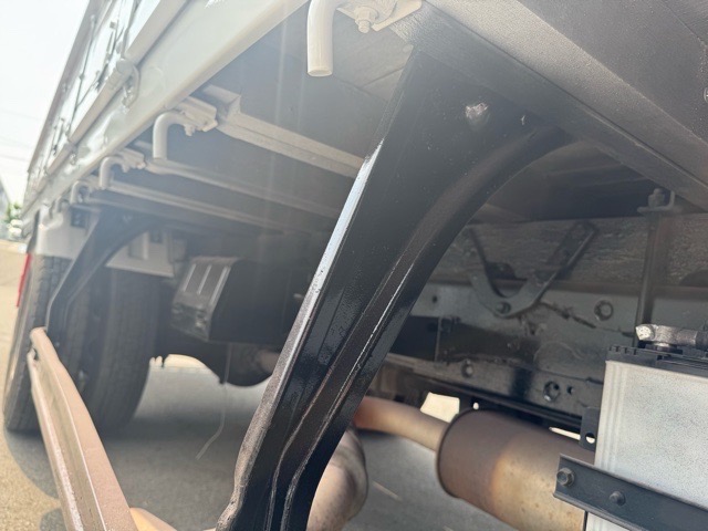 H18フォワード 2.9t3段クレーンラジコンフックイン|中古トラックの販売・買取・査定のアイナビ