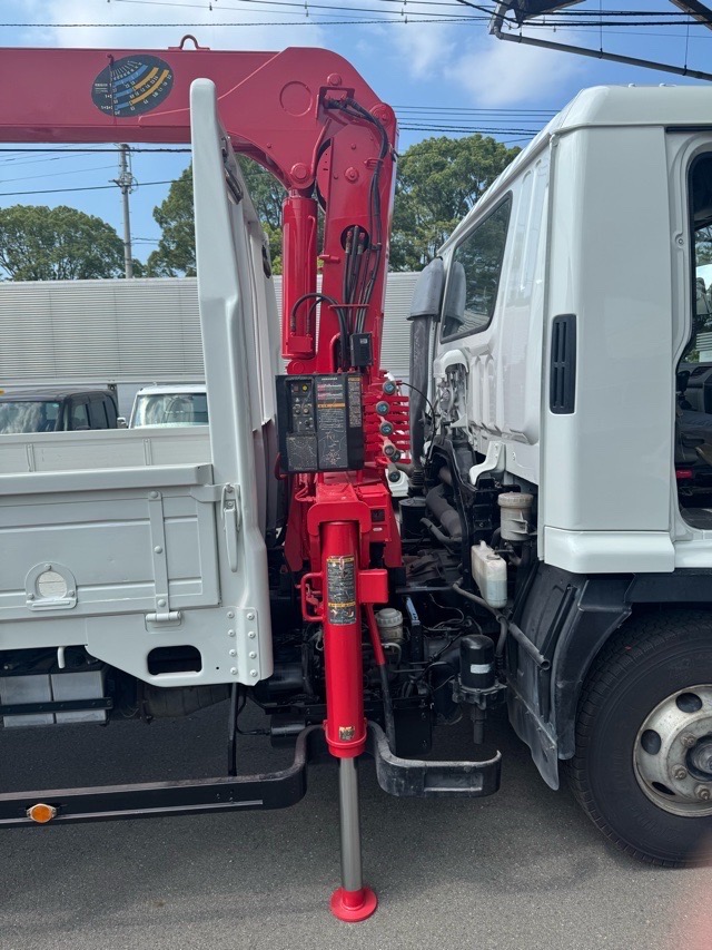 H18フォワード 2.9t3段クレーンラジコンフックイン|中古トラックの販売・買取・査定のアイナビ