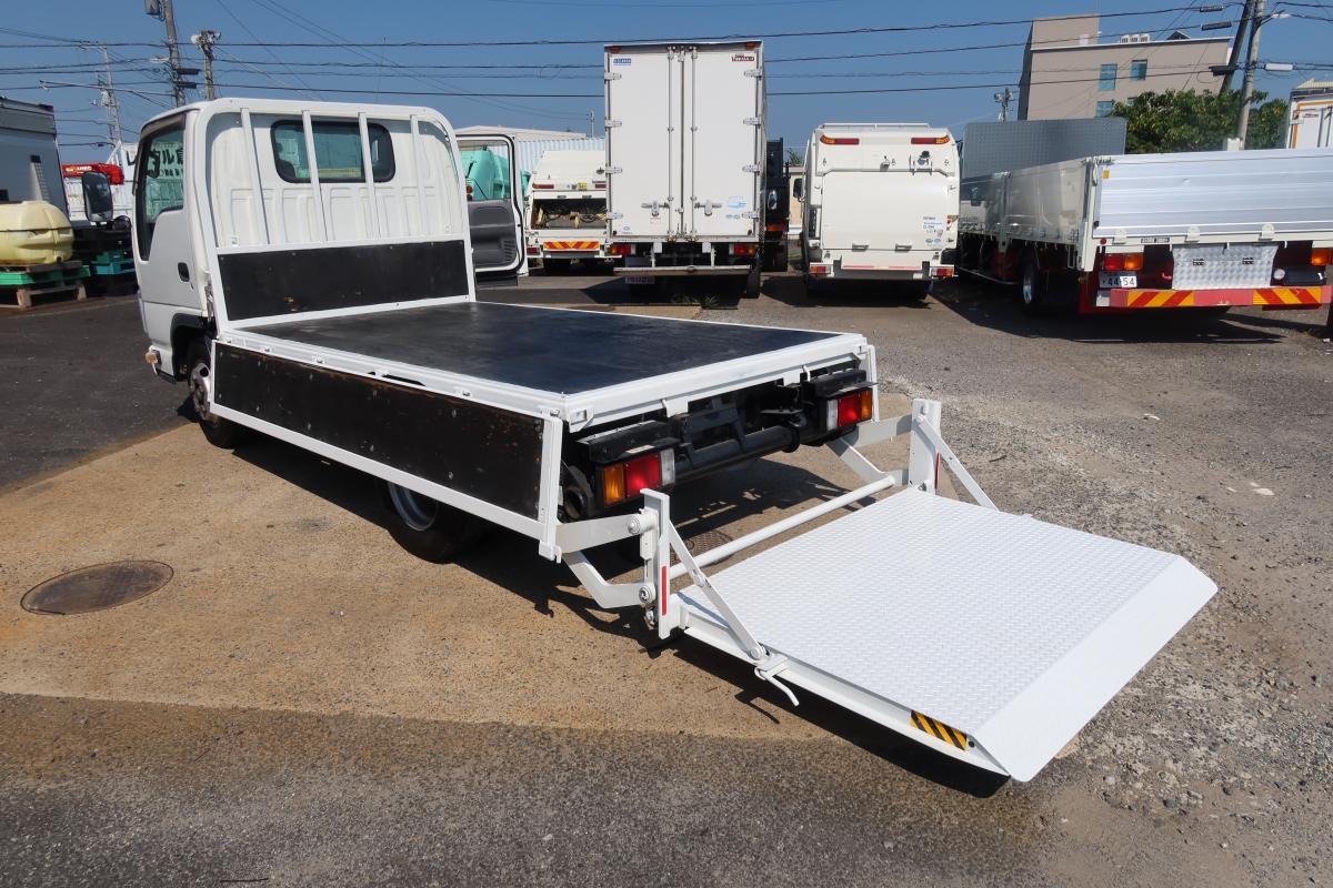 10尺平ボディー スイングゲート付き 積載2000kg|中古トラックの販売・買取・査定のアイナビ
