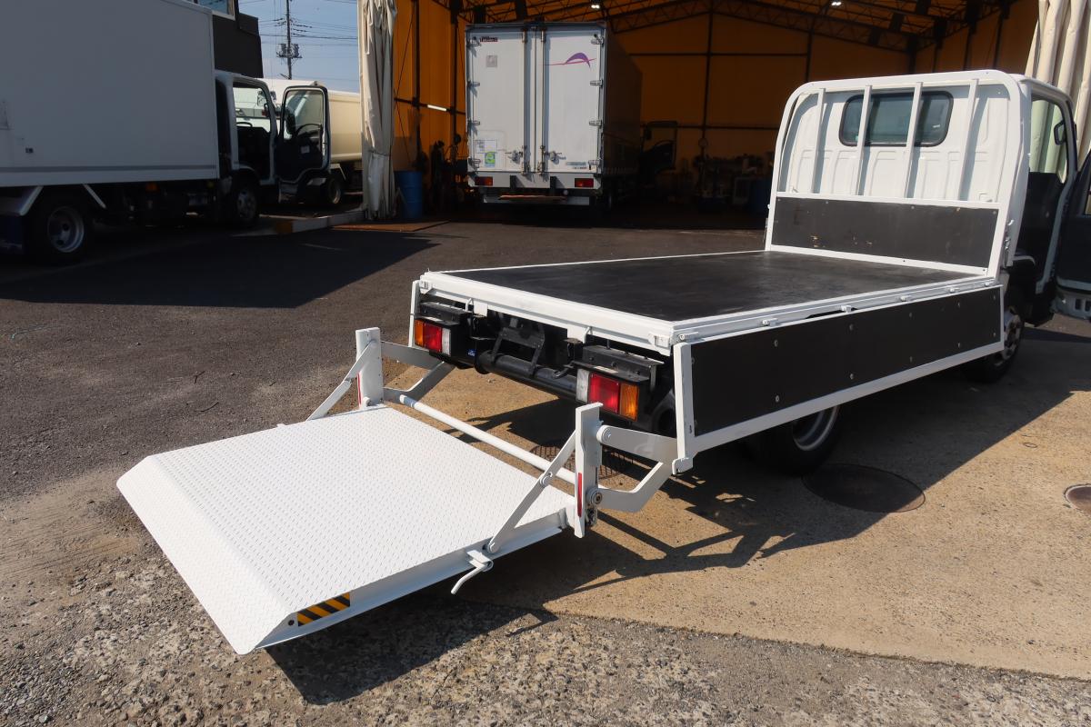 10尺平ボディー スイングゲート付き 積載2000kg|中古トラックの販売・買取・査定のアイナビ