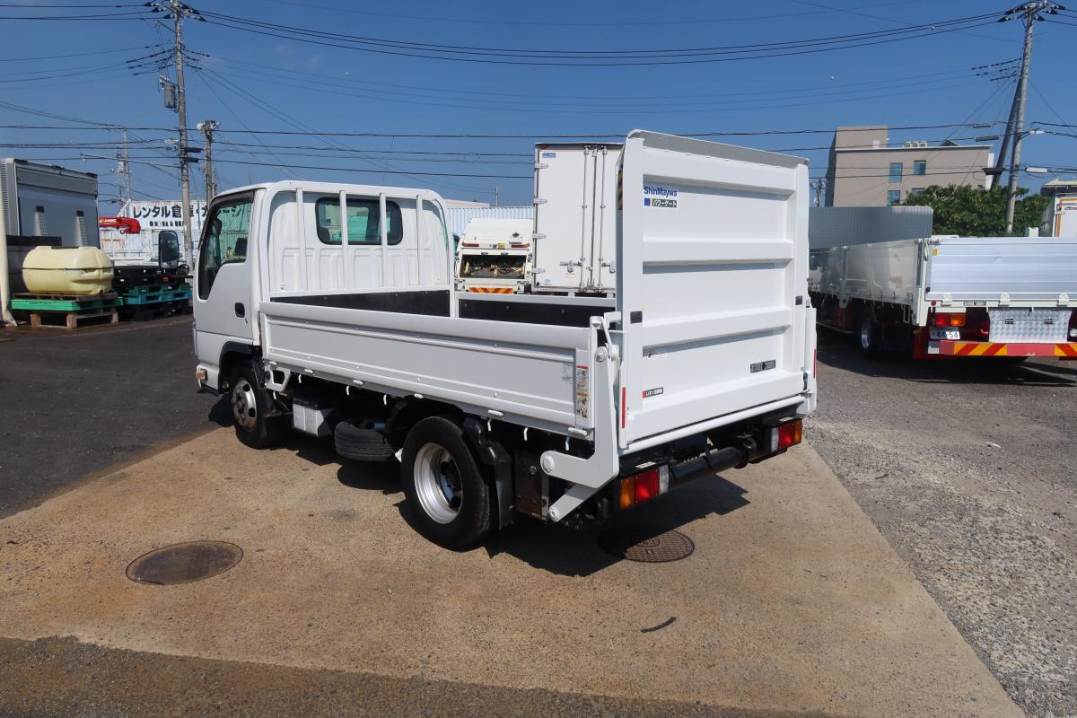 10尺平ボディー スイングゲート付き 積載2000kg|中古トラックの販売・買取・査定のアイナビ