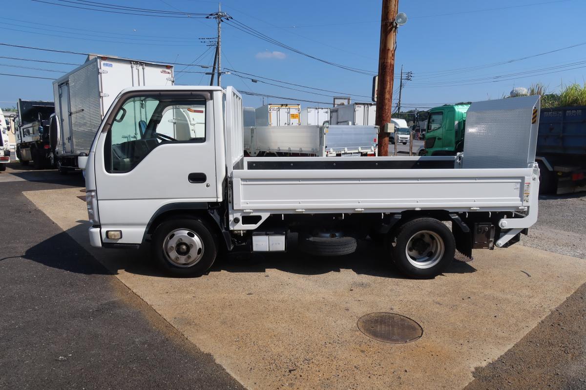 10尺平ボディー スイングゲート付き 積載2000kg|中古トラックの販売・買取・査定のアイナビ