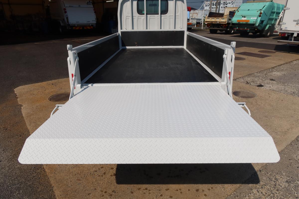 10尺平ボディー スイングゲート付き 積載2000kg|中古トラックの販売・買取・査定のアイナビ