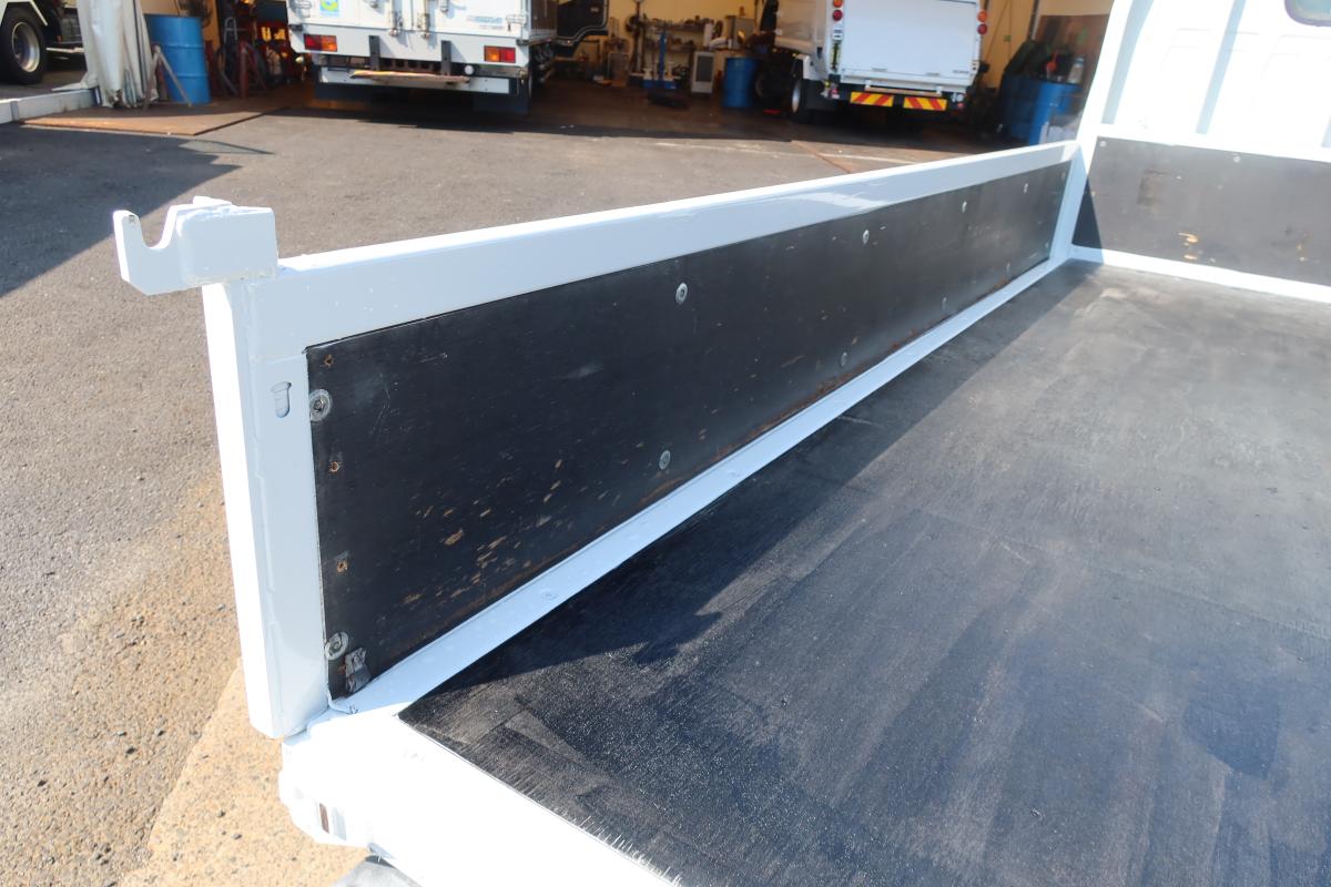 10尺平ボディー スイングゲート付き 積載2000kg|中古トラックの販売・買取・査定のアイナビ