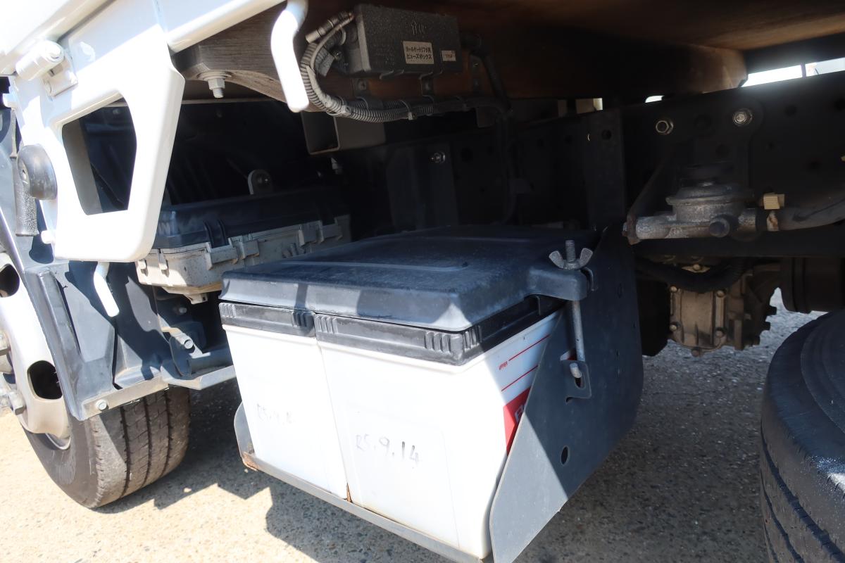 10尺平ボディー スイングゲート付き 積載2000kg|中古トラックの販売・買取・査定のアイナビ