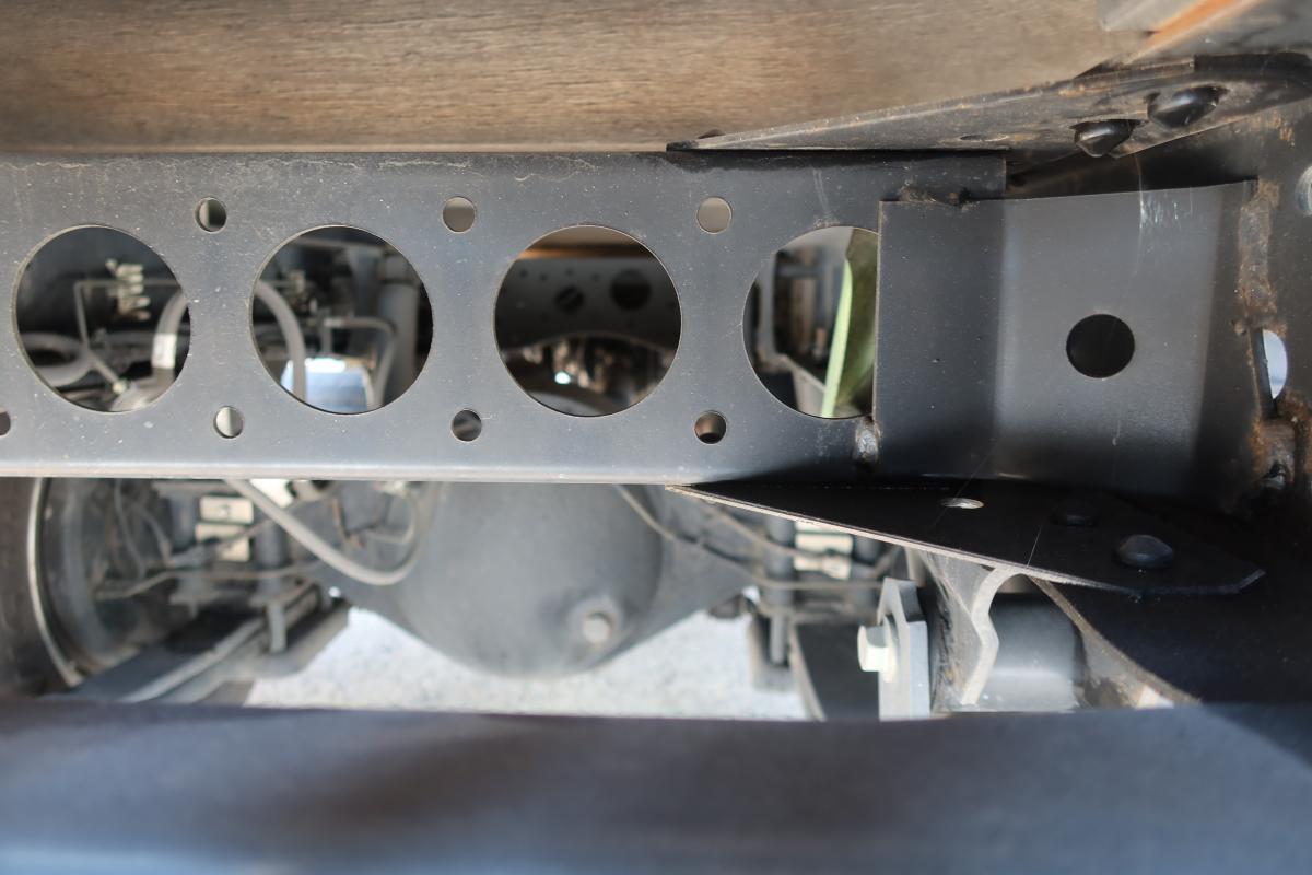 10尺平ボディー スイングゲート付き 積載2000kg|中古トラックの販売・買取・査定のアイナビ