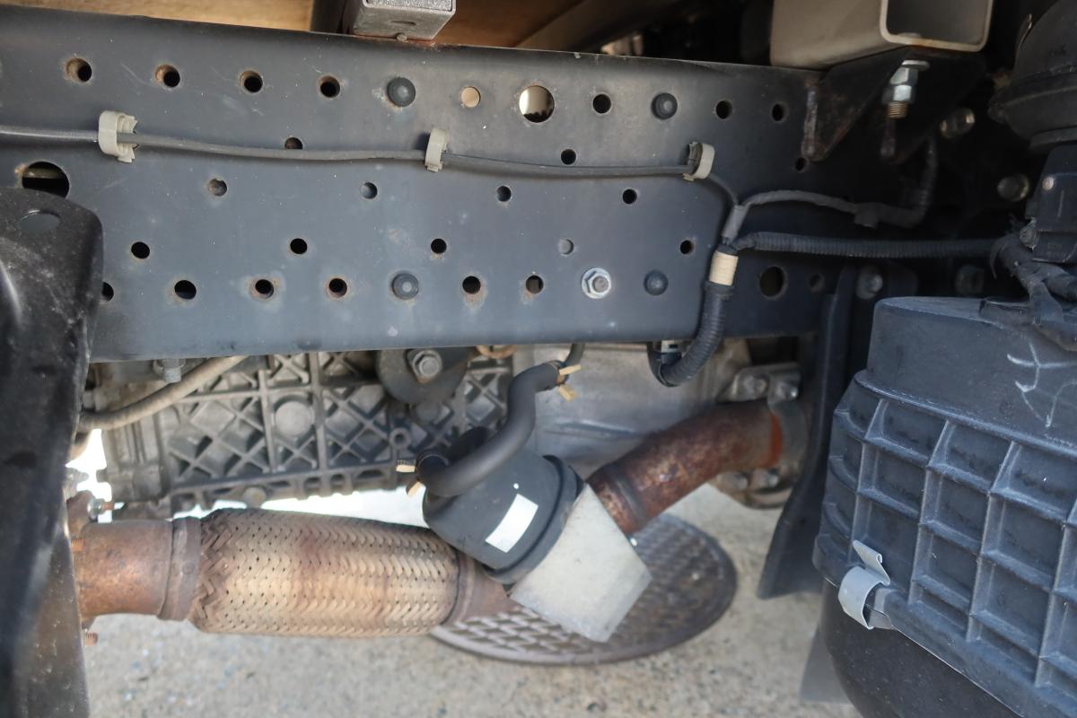 10尺平ボディー スイングゲート付き 積載2000kg|中古トラックの販売・買取・査定のアイナビ