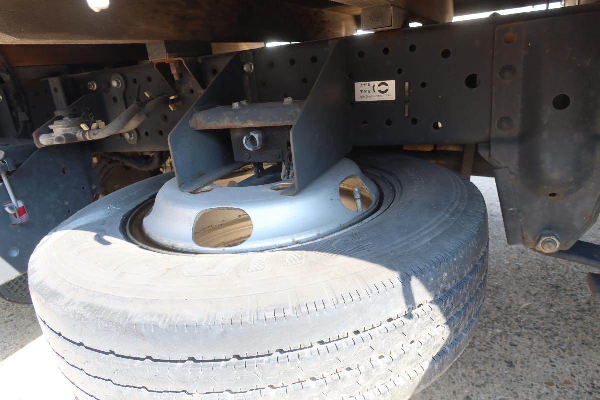 10尺平ボディー スイングゲート付き 積載2000kg|中古トラックの販売・買取・査定のアイナビ