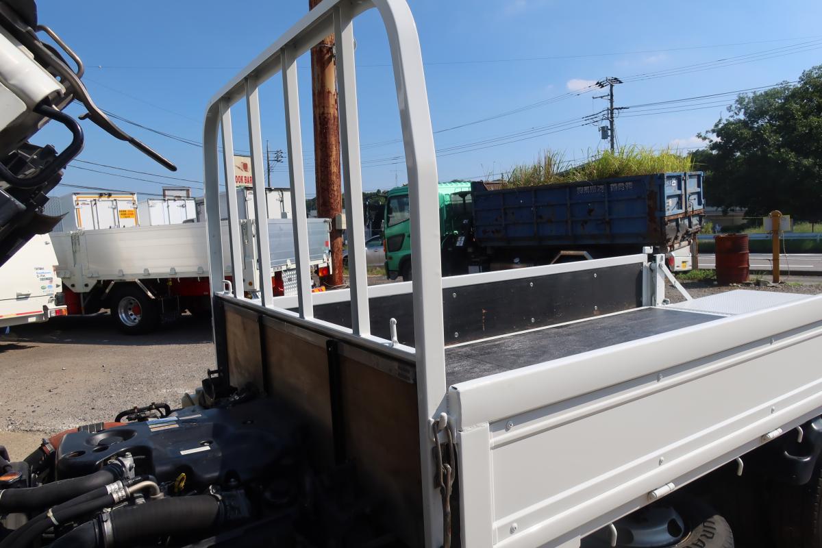 10尺平ボディー スイングゲート付き 積載2000kg|中古トラックの販売・買取・査定のアイナビ