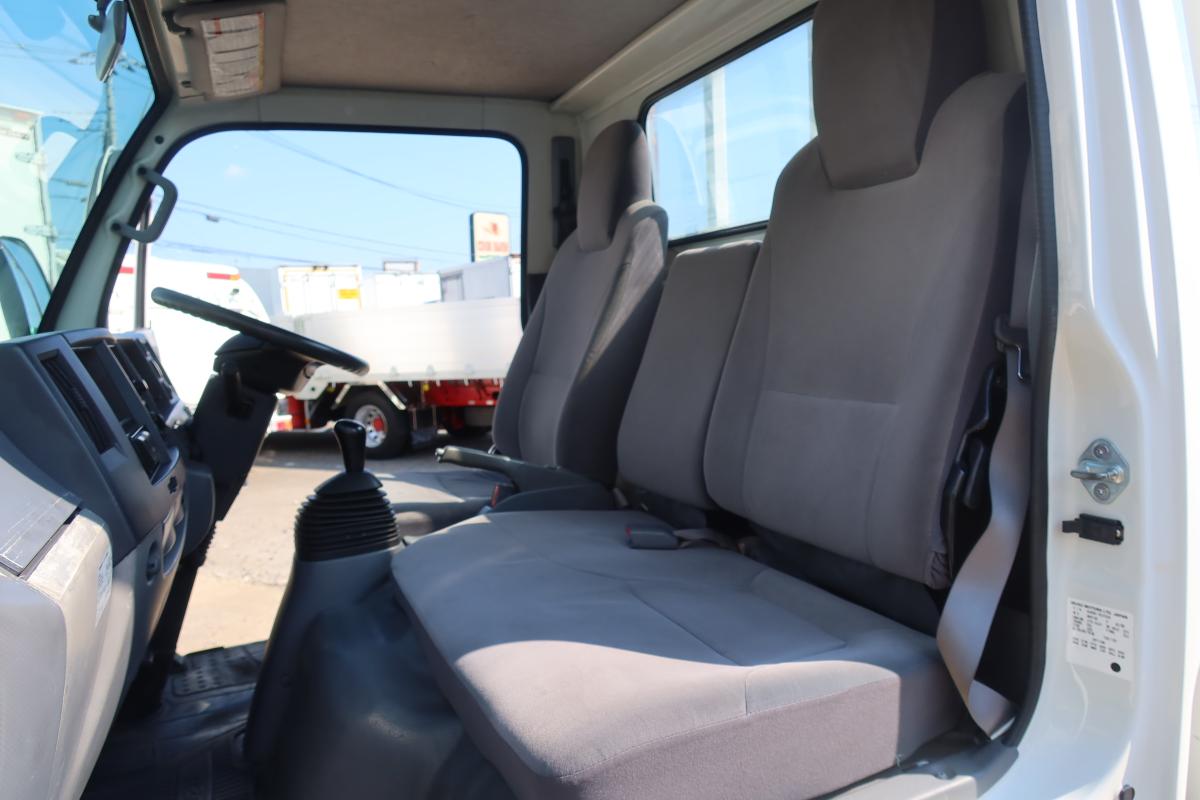 10尺平ボディー スイングゲート付き 積載2000kg|中古トラックの販売・買取・査定のアイナビ