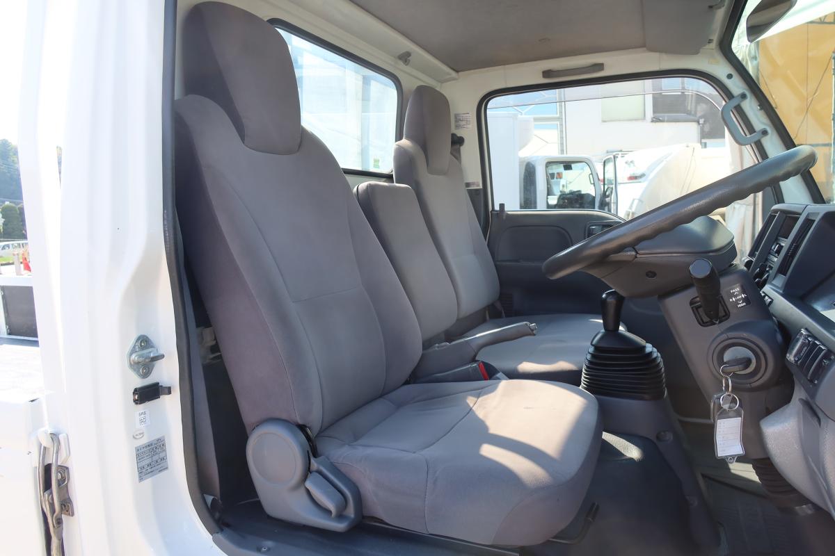 10尺平ボディー スイングゲート付き 積載2000kg|中古トラックの販売・買取・査定のアイナビ