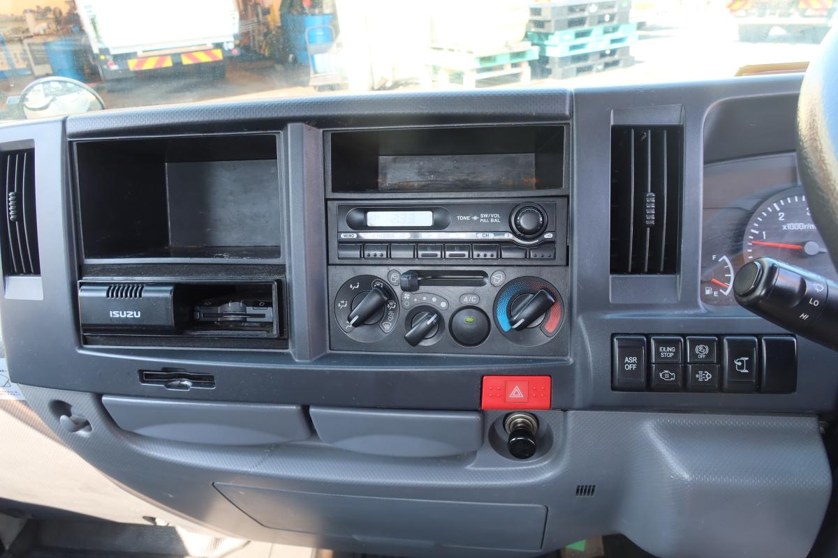 10尺平ボディー スイングゲート付き 積載2000kg|中古トラックの販売・買取・査定のアイナビ