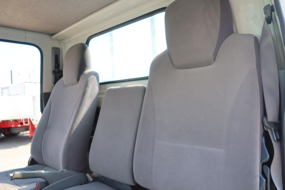 10尺平ボディー スイングゲート付き 積載2000kg|中古トラックの販売・買取・査定のアイナビ