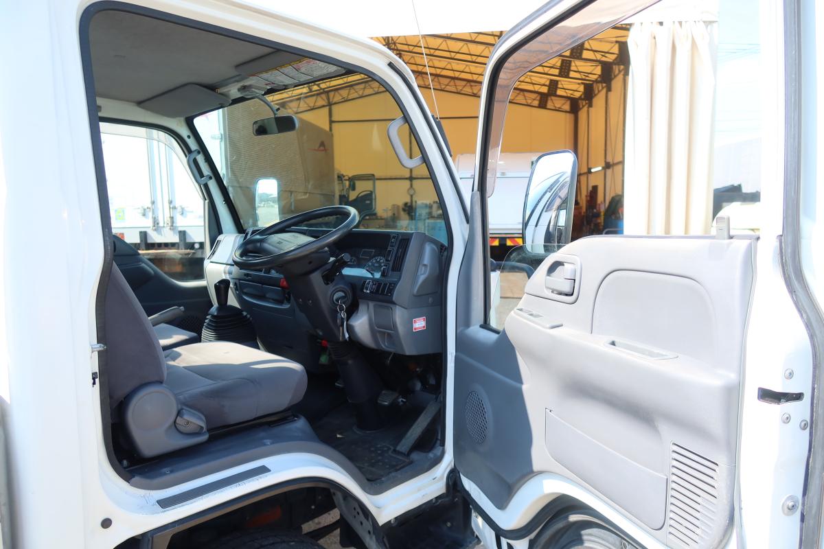 10尺平ボディー スイングゲート付き 積載2000kg|中古トラックの販売・買取・査定のアイナビ