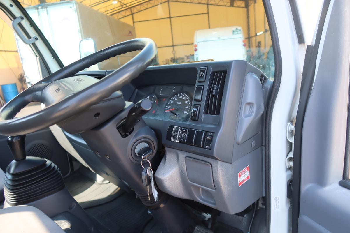 10尺平ボディー スイングゲート付き 積載2000kg|中古トラックの販売・買取・査定のアイナビ