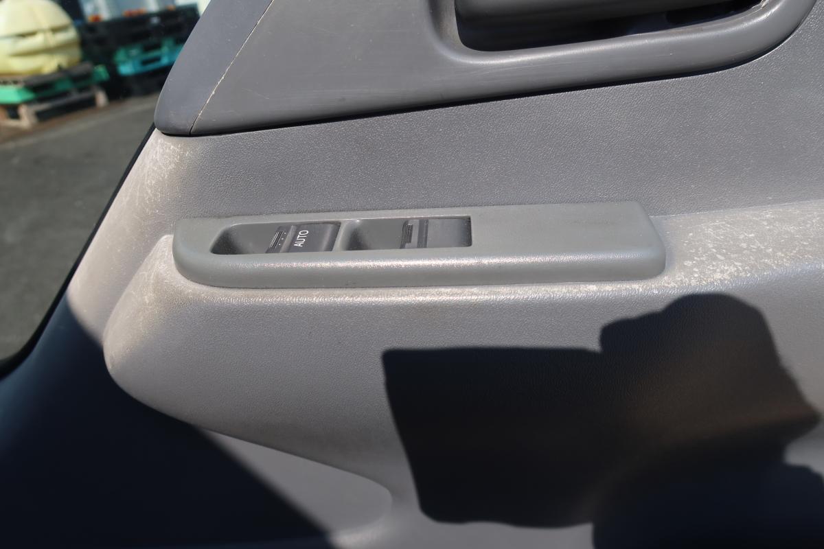 10尺平ボディー スイングゲート付き 積載2000kg|中古トラックの販売・買取・査定のアイナビ