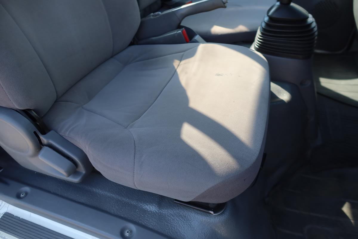 10尺平ボディー スイングゲート付き 積載2000kg|中古トラックの販売・買取・査定のアイナビ