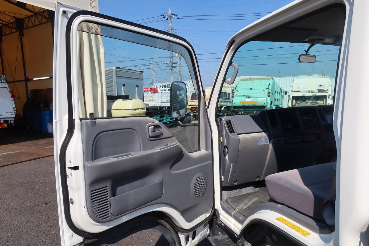 10尺平ボディー スイングゲート付き 積載2000kg|中古トラックの販売・買取・査定のアイナビ