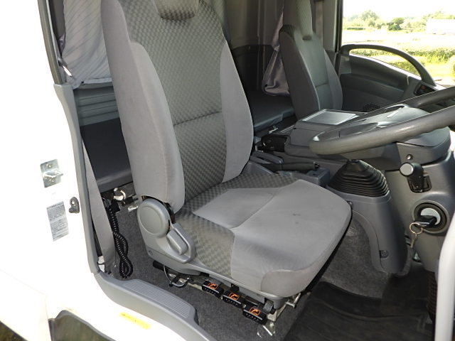 いすゞ 令和1年式 跳ね上げゲート付 4tウィング|中古トラックの販売・買取・査定のアイナビ