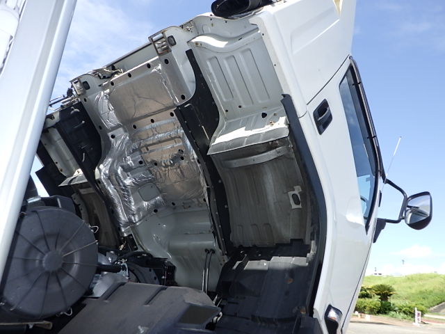 いすゞ 令和1年式 跳ね上げゲート付 4tウィング|中古トラックの販売・買取・査定のアイナビ