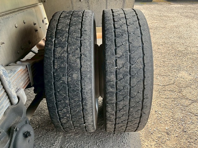 増トン★11トン積載★3軸2デフ★KYB製・8.9立米★ワンオーナー|中古トラックの販売・買取・査定のアイナビ