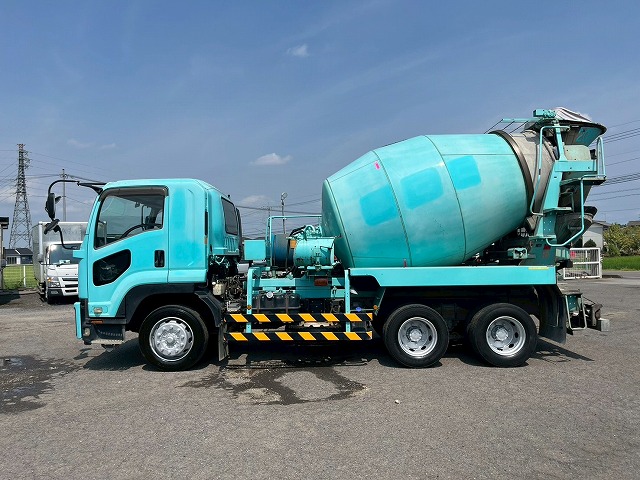 増トン車★11トン積載★3軸2デフ★KYB製・8.9立米★ワンオーナー|中古トラックの販売・買取・査定のアイナビ