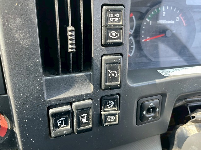 増トン車★11トン積載★3軸2デフ★KYB製・8.9立米★ワンオーナー|中古トラックの販売・買取・査定のアイナビ