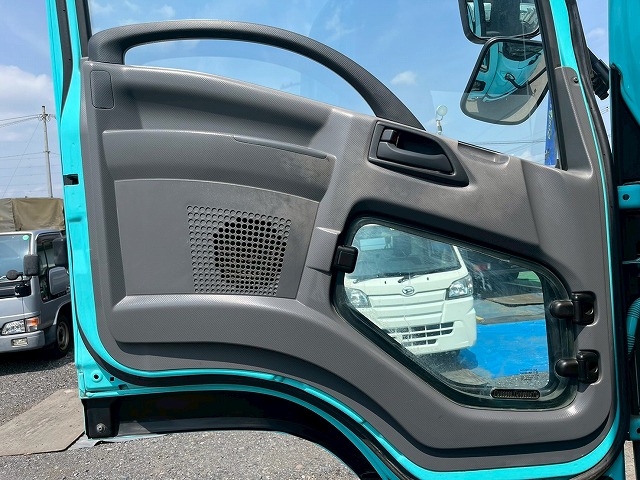 増トン車★11トン積載★3軸2デフ★KYB製・8.9立米★ワンオーナー|中古トラックの販売・買取・査定のアイナビ