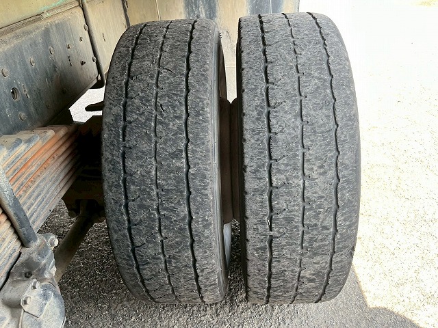 増トン車★11トン積載★3軸2デフ★KYB製・8.9立米★ワンオーナー|中古トラックの販売・買取・査定のアイナビ