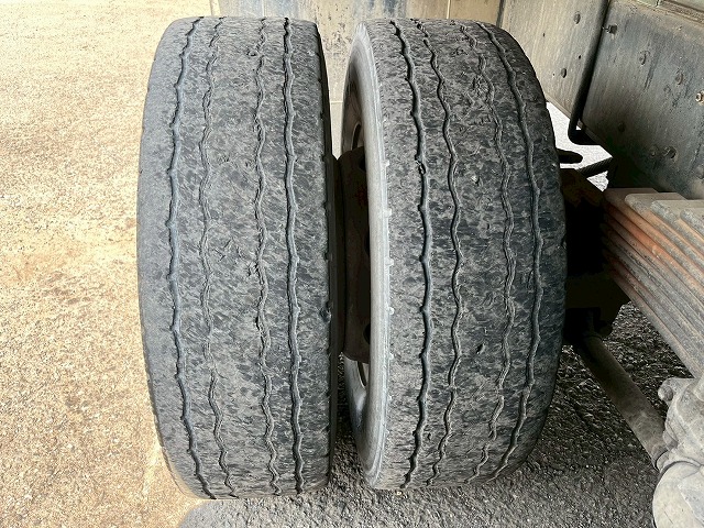 増トン車★11トン積載★3軸2デフ★KYB製・8.9立米★ワンオーナー|中古トラックの販売・買取・査定のアイナビ