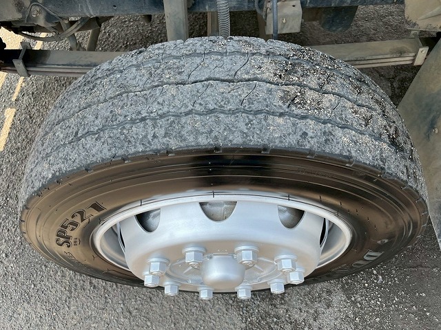 増トン車★11トン積載★3軸2デフ★KYB製・8.9立米★ワンオーナー|中古トラックの販売・買取・査定のアイナビ