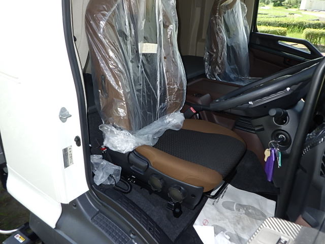 日野 令和7年式 格納ゲート付き 冷凍バン 車検付き|中古トラックの販売・買取・査定のアイナビ