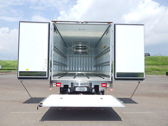 日野 令和7年式 格納ゲート付き 冷凍バン 車検付き|中古トラックの販売・買取・査定のアイナビ