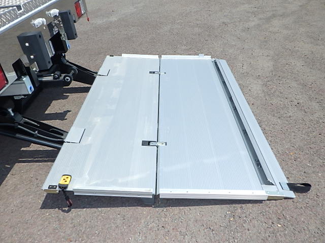 日野 令和7年式 格納ゲート付き 冷凍バン 車検付き|中古トラックの販売・買取・査定のアイナビ